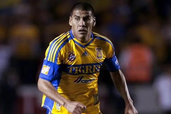 Carlos Salcido con Tigres - Foto: Especial