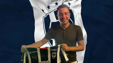Xavi Hernández posando con la camiseta de Rayados - Foto: Captura de pantalla
